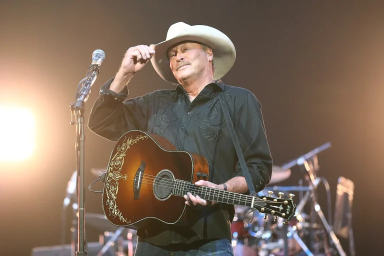 Exciting News for Country Music Fans! Kenny Chesney’s Heartwarming Ballad “Remember When”