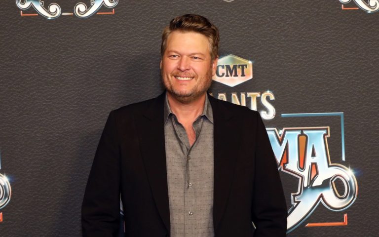 Exploring the Sweetness of Blake Shelton’s “Honey Bee”