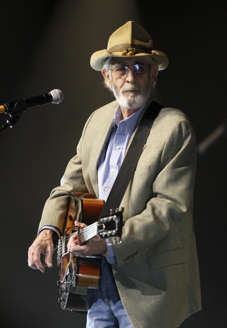 The Timeless Resonance of “Sing Me Back Home”: A Deep Dive into Merle Haggard’s Classic