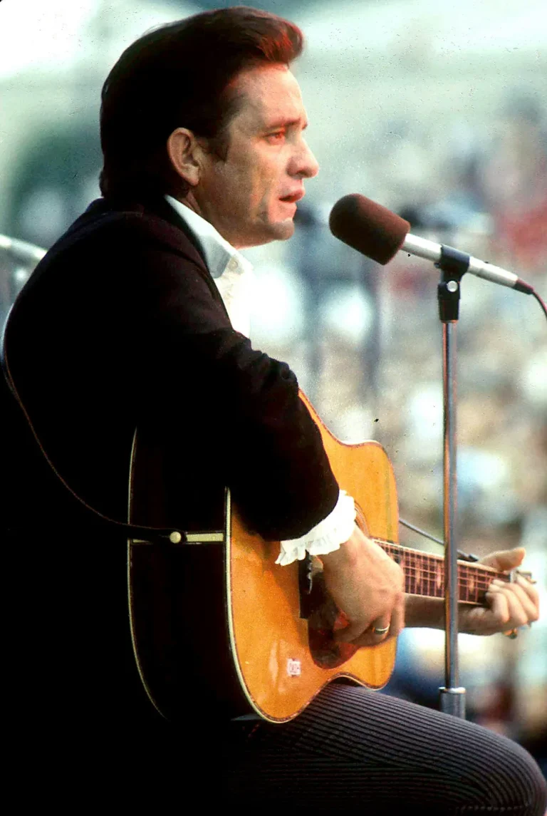 The Timeless Resonance of “Ring of Fire”: A Deep Dive into Johnny Cash’s Classic